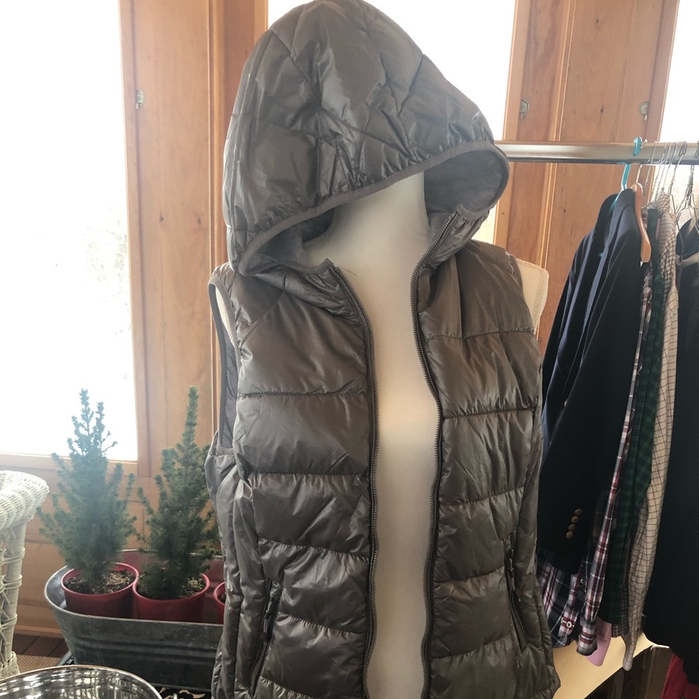 Grey/silver puffed vest